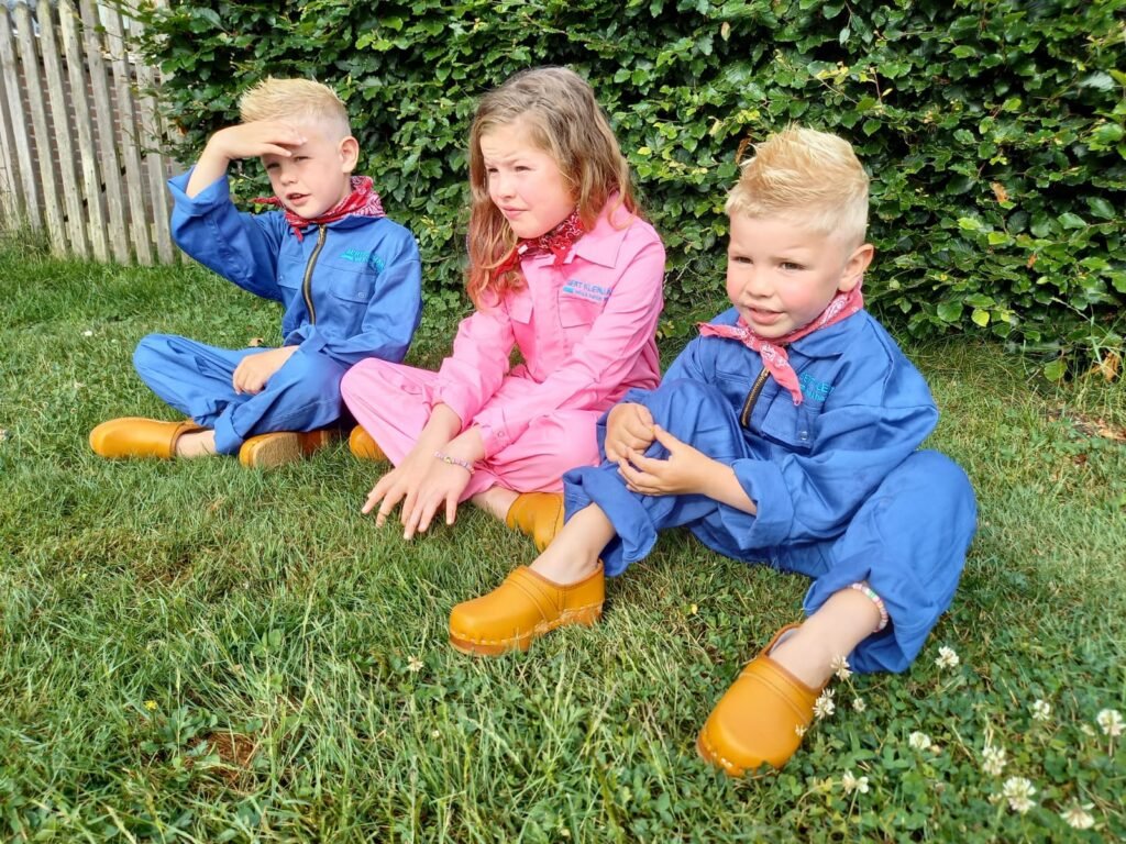kids overall en klompen1